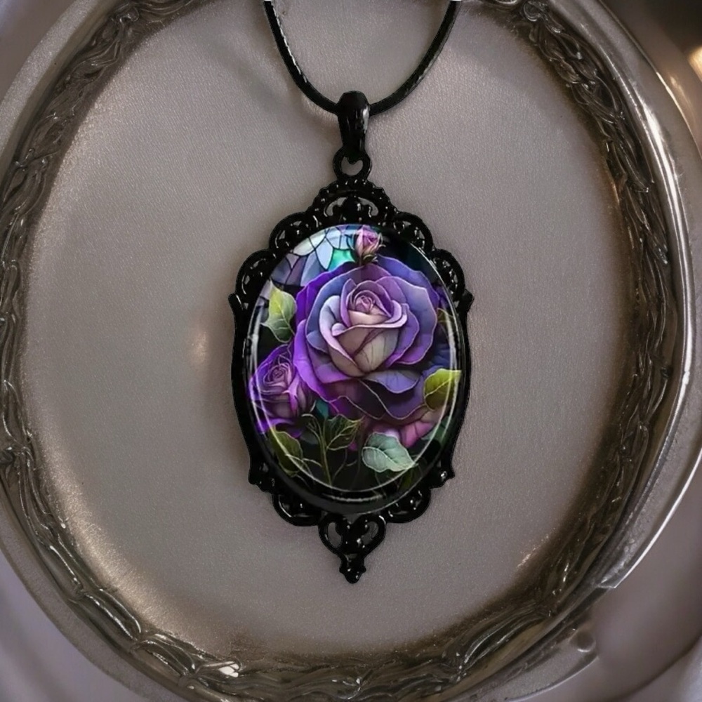 Purple Rose Cameo Pendant Necklace - Floral Statement. New.